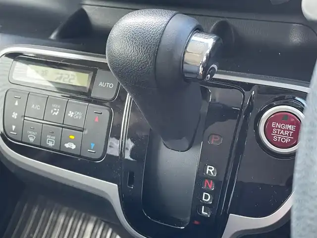 ホンダ Ｎ ＢＯＸ ＋ 2トーン G SSパッケージ 滋賀県 2013(平25)年 5.7万km プレミアムホワイトパール ガソリン/2WD/CVT/7インチナビ（AVIC-MRZ007)/(AM/FM/CD/DVD/TVフルセグ/USB)/両側パワースライドドア/後部座席スピーカー/トランクルームスロープあり/ETC/バックカメラ/ステアリングスイッチ/横滑り防止装置/電動格納ウインカーミラー/パワーウインドウ/パワーステアリング/プッシュスタート/スマートキー/スペアキー/オートエアコン/ハロゲンヘッドライト
