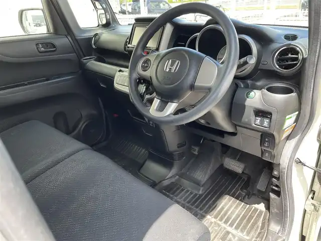 ホンダ Ｎ ＢＯＸ ＋ 2トーン G SSパッケージ 滋賀県 2013(平25)年 5.7万km プレミアムホワイトパール ガソリン/2WD/CVT/7インチナビ（AVIC-MRZ007)/(AM/FM/CD/DVD/TVフルセグ/USB)/両側パワースライドドア/後部座席スピーカー/トランクルームスロープあり/ETC/バックカメラ/ステアリングスイッチ/横滑り防止装置/電動格納ウインカーミラー/パワーウインドウ/パワーステアリング/プッシュスタート/スマートキー/スペアキー/オートエアコン/ハロゲンヘッドライト