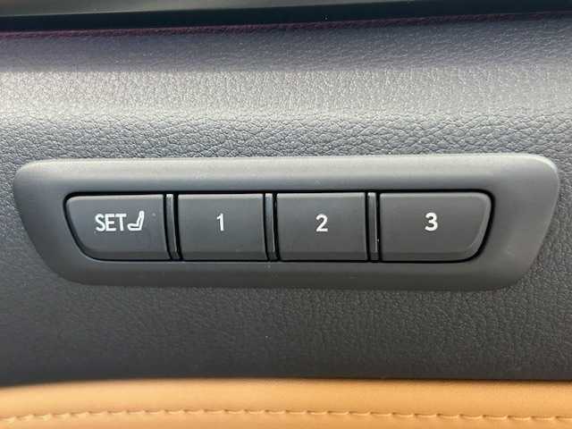 レクサス ＮＸ 250 バージョンL 宮城県 2023(令5)年 2.1万km ソニッククォーツ ワンオーナー/サンルーフ/純正ナビ/パノラミックビューモニター/バックカメラ/フルセグTV/Bluetooth/レクサスセーフティシステム/・プリクラッシュセーフティー/・レーダークルーズコントロール/・緊急時操舵支援/・オートマチックハイビーム/・レーントレーシングアシスト/・ロードサインアシスト/ブラインドスポットモニター/パーキングサポートブレーキ/前後コーナーセンサー/パドルシフト/MTモード付きAT/100V充電/置くだけ充電/ステアリングヒーター/本革レザーシート/前席エアシート/全席シートヒーター/シートメモリー/パワーシート/LEDヘッドライト/フォグランプ/オートライト/純正アルミホイール/純正ビルトインETC2.0/純正フロアマット