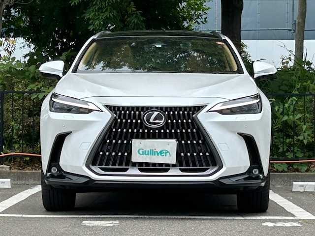 レクサス ＮＸ 250 バージョンL 宮城県 2023(令5)年 2.1万km ソニッククォーツ ワンオーナー/サンルーフ/純正ナビ/パノラミックビューモニター/バックカメラ/フルセグTV/Bluetooth/レクサスセーフティシステム/・プリクラッシュセーフティー/・レーダークルーズコントロール/・緊急時操舵支援/・オートマチックハイビーム/・レーントレーシングアシスト/・ロードサインアシスト/ブラインドスポットモニター/パーキングサポートブレーキ/前後コーナーセンサー/パドルシフト/MTモード付きAT/100V充電/置くだけ充電/ステアリングヒーター/本革レザーシート/前席エアシート/全席シートヒーター/シートメモリー/パワーシート/LEDヘッドライト/フォグランプ/オートライト/純正アルミホイール/純正ビルトインETC2.0/純正フロアマット