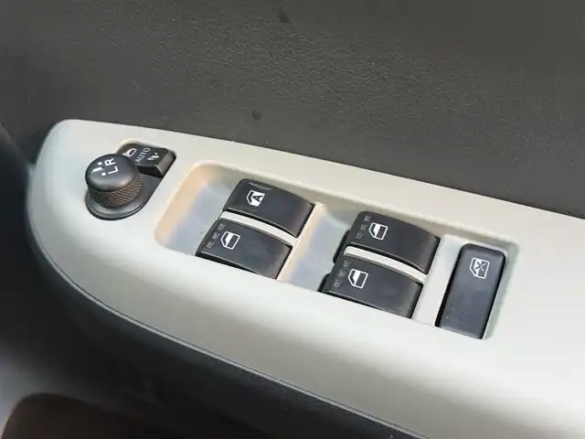 トヨタ パッソ モーダ　S 兵庫県 2017(平29)年 6.3万km ブラックマイカメタリック/ダークエメラルドマイカ 2トーン 純正ナビ/（AM/FM/CD/BT）/ワンセグTV/バックカメラ/ビルトインETC/スマートアシストII/・衝突回避支援ブレーキ機能/・衝突警報機能（対車両・対歩行者）/・車線逸脱警報機能/・誤発進抑制制御機能/・後方誤発進抑制制御機能/・先行車発進お知らせ機能/アイドリングストップ/ステアリングスイッチ/プッシュスタート/スマートキー