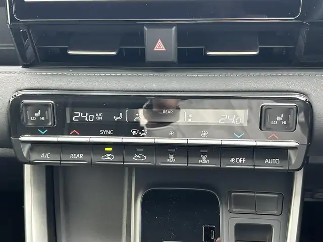 トヨタ ノア ハイブリッド S－Z 愛知県 2023(令5)年 1.6万km ホワイトパールクリスタルシャイン /ワンオーナー//純正メモリナビ//純正フルセグTV//CD/DVD/BT/USB/FM/AM//バックカメラ//ビルトインETC2.0//前後ドライブレコーダー//純正フリップダウン後席モニター//デジタルインナーミラー//AC100V//ヘッドアップディスプレイ//電動パーキングブレーキ//オートブレーキホールドスイッチ//Toyota Safety Sense//追従機能付きクルーズコントロール//プリクラッシュセーフティ//レーンアシスト//オートマチックハイビーム//横滑り防止装置//テレビキャンセラー//DRIVE/EV MODE//ステアスイッチ//補助確認装置//純正LEDオートライト//フロントフォグランプ//オートリトラミラー//ドアバイザー//両側パワースライドドア//シートヒーター(D/N)//ダブル/サイド/カーテンエアバック//スマートキー//スペアキー1本//取扱説明書//ナビ説明書//保証書