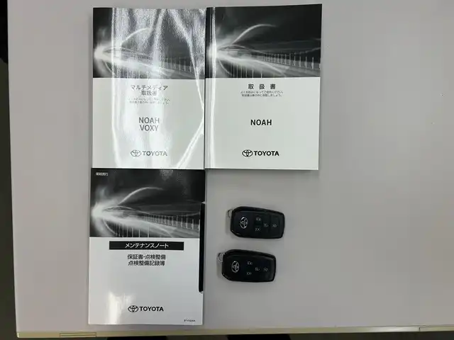 トヨタ ノア ハイブリッド S－Z 愛知県 2023(令5)年 1.6万km ホワイトパールクリスタルシャイン /ワンオーナー//純正メモリナビ//純正フルセグTV//CD/DVD/BT/USB/FM/AM//バックカメラ//ビルトインETC2.0//前後ドライブレコーダー//純正フリップダウン後席モニター//デジタルインナーミラー//AC100V//ヘッドアップディスプレイ//電動パーキングブレーキ//オートブレーキホールドスイッチ//Toyota Safety Sense//追従機能付きクルーズコントロール//プリクラッシュセーフティ//レーンアシスト//オートマチックハイビーム//横滑り防止装置//テレビキャンセラー//DRIVE/EV MODE//ステアスイッチ//補助確認装置//純正LEDオートライト//フロントフォグランプ//オートリトラミラー//ドアバイザー//両側パワースライドドア//シートヒーター(D/N)//ダブル/サイド/カーテンエアバック//スマートキー//スペアキー1本//取扱説明書//ナビ説明書//保証書