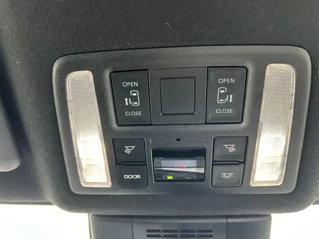 トヨタ ノア ハイブリッド S－Z 愛知県 2023(令5)年 1.6万km ホワイトパールクリスタルシャイン /ワンオーナー//純正メモリナビ//純正フルセグTV//CD/DVD/BT/USB/FM/AM//バックカメラ//ビルトインETC2.0//前後ドライブレコーダー//純正フリップダウン後席モニター//デジタルインナーミラー//AC100V//ヘッドアップディスプレイ//電動パーキングブレーキ//オートブレーキホールドスイッチ//Toyota Safety Sense//追従機能付きクルーズコントロール//プリクラッシュセーフティ//レーンアシスト//オートマチックハイビーム//横滑り防止装置//テレビキャンセラー//DRIVE/EV MODE//ステアスイッチ//補助確認装置//純正LEDオートライト//フロントフォグランプ//オートリトラミラー//ドアバイザー//両側パワースライドドア//シートヒーター(D/N)//ダブル/サイド/カーテンエアバック//スマートキー//スペアキー1本//取扱説明書//ナビ説明書//保証書