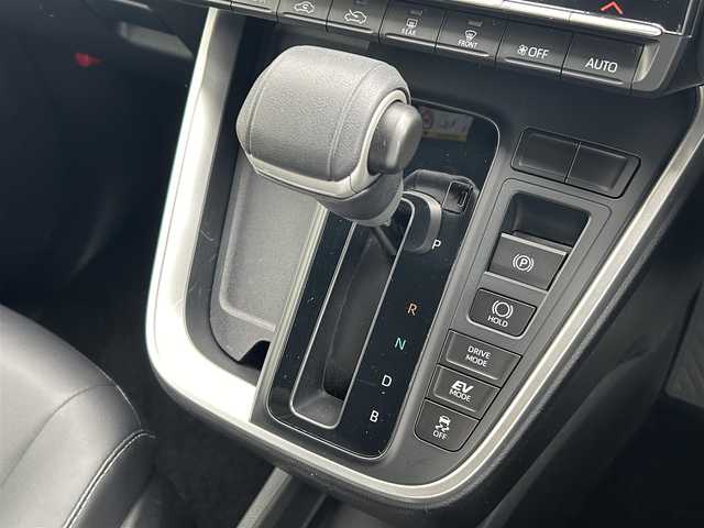 トヨタ ノア ハイブリッド S－Z 愛知県 2023(令5)年 1.6万km ホワイトパールクリスタルシャイン /ワンオーナー//純正メモリナビ//純正フルセグTV//CD/DVD/BT/USB/FM/AM//バックカメラ//ビルトインETC2.0//前後ドライブレコーダー//純正フリップダウン後席モニター//デジタルインナーミラー//AC100V//ヘッドアップディスプレイ//電動パーキングブレーキ//オートブレーキホールドスイッチ//Toyota Safety Sense//追従機能付きクルーズコントロール//プリクラッシュセーフティ//レーンアシスト//オートマチックハイビーム//横滑り防止装置//テレビキャンセラー//DRIVE/EV MODE//ステアスイッチ//補助確認装置//純正LEDオートライト//フロントフォグランプ//オートリトラミラー//ドアバイザー//両側パワースライドドア//シートヒーター(D/N)//ダブル/サイド/カーテンエアバック//スマートキー//スペアキー1本//取扱説明書//ナビ説明書//保証書