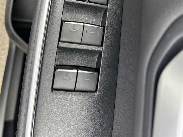 トヨタ ノア ハイブリッド S－Z 愛知県 2023(令5)年 1.6万km ホワイトパールクリスタルシャイン /ワンオーナー//純正メモリナビ//純正フルセグTV//CD/DVD/BT/USB/FM/AM//バックカメラ//ビルトインETC2.0//前後ドライブレコーダー//純正フリップダウン後席モニター//デジタルインナーミラー//AC100V//ヘッドアップディスプレイ//電動パーキングブレーキ//オートブレーキホールドスイッチ//Toyota Safety Sense//追従機能付きクルーズコントロール//プリクラッシュセーフティ//レーンアシスト//オートマチックハイビーム//横滑り防止装置//テレビキャンセラー//DRIVE/EV MODE//ステアスイッチ//補助確認装置//純正LEDオートライト//フロントフォグランプ//オートリトラミラー//ドアバイザー//両側パワースライドドア//シートヒーター(D/N)//ダブル/サイド/カーテンエアバック//スマートキー//スペアキー1本//取扱説明書//ナビ説明書//保証書