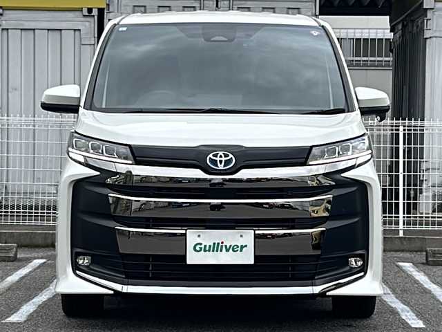 トヨタ ノア ハイブリッド S－Z 愛知県 2023(令5)年 1.6万km ホワイトパールクリスタルシャイン /ワンオーナー//純正メモリナビ//純正フルセグTV//CD/DVD/BT/USB/FM/AM//バックカメラ//ビルトインETC2.0//前後ドライブレコーダー//純正フリップダウン後席モニター//デジタルインナーミラー//AC100V//ヘッドアップディスプレイ//電動パーキングブレーキ//オートブレーキホールドスイッチ//Toyota Safety Sense//追従機能付きクルーズコントロール//プリクラッシュセーフティ//レーンアシスト//オートマチックハイビーム//横滑り防止装置//テレビキャンセラー//DRIVE/EV MODE//ステアスイッチ//補助確認装置//純正LEDオートライト//フロントフォグランプ//オートリトラミラー//ドアバイザー//両側パワースライドドア//シートヒーター(D/N)//ダブル/サイド/カーテンエアバック//スマートキー//スペアキー1本//取扱説明書//ナビ説明書//保証書