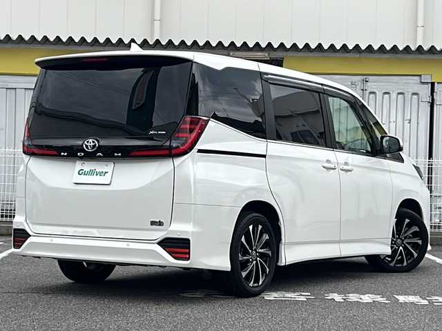 トヨタ ノア ハイブリッド S－Z 愛知県 2023(令5)年 1.6万km ホワイトパールクリスタルシャイン /ワンオーナー//純正メモリナビ//純正フルセグTV//CD/DVD/BT/USB/FM/AM//バックカメラ//ビルトインETC2.0//前後ドライブレコーダー//純正フリップダウン後席モニター//デジタルインナーミラー//AC100V//ヘッドアップディスプレイ//電動パーキングブレーキ//オートブレーキホールドスイッチ//Toyota Safety Sense//追従機能付きクルーズコントロール//プリクラッシュセーフティ//レーンアシスト//オートマチックハイビーム//横滑り防止装置//テレビキャンセラー//DRIVE/EV MODE//ステアスイッチ//補助確認装置//純正LEDオートライト//フロントフォグランプ//オートリトラミラー//ドアバイザー//両側パワースライドドア//シートヒーター(D/N)//ダブル/サイド/カーテンエアバック//スマートキー//スペアキー1本//取扱説明書//ナビ説明書//保証書