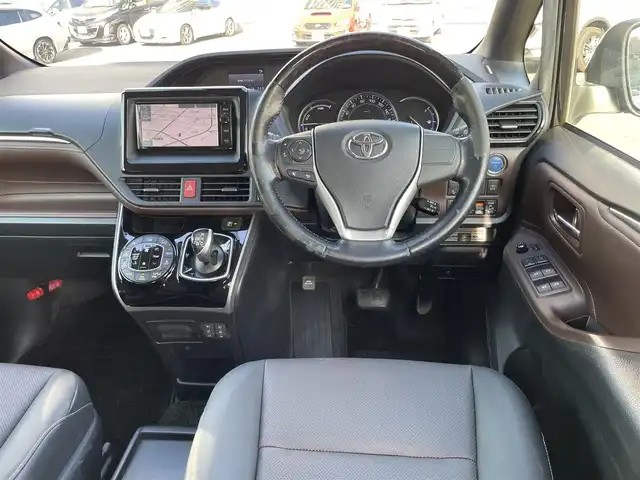 トヨタ エスクァイア ハイブリッド Gi 静岡県 2016(平28)年 15.8万km スパークリングブラックパールクリスタルシャイン ワンオーナー/Toyota Safety Sense/・プリクラッシュセーフティ/・車線逸脱警報/純正メモリナビ/・フルセグTV/Bluetooth/SD/DVD/CD/AM/FM/バックカメラ/両側パワースライドドア/LEDヘッドライト/オートライト/フォグライト/ETC/レザーシート/シートヒーター/スマートキーx2/プッシュスタート/純正１５インチAW/取扱説明書/新車時保証書