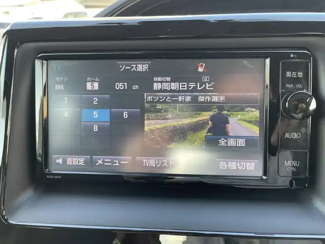 トヨタ エスクァイア ハイブリッド Gi 静岡県 2016(平28)年 15.8万km スパークリングブラックパールクリスタルシャイン ワンオーナー/Toyota Safety Sense/・プリクラッシュセーフティ/・車線逸脱警報/純正メモリナビ/・フルセグTV/Bluetooth/SD/DVD/CD/AM/FM/バックカメラ/両側パワースライドドア/LEDヘッドライト/オートライト/フォグライト/ETC/レザーシート/シートヒーター/スマートキーx2/プッシュスタート/純正１５インチAW/取扱説明書/新車時保証書