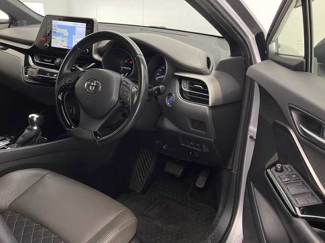 トヨタ Ｃ－ＨＲ G 宮崎県 2019(令1)年 6.5万km メタルストリームM Toyota Safety Sense/〇プリクラシュセーフティ/〇レーンディパーチャーアラート/〇ブラインドスポットモニター/〇リアクロストラフィックアラート/〇パーキングサポートブレーキ/〇オートマチックハイビーム/〇レーダークルーズコントロール/〇クリアランスソナー/純正8インチディスプレイオーディオ/ナビ機能/Bluetooth/パノラミックビューモニター/ハーフレザーシート/シートヒーター/LEDヘッドライト/ビルトインETC/純正18インチAW