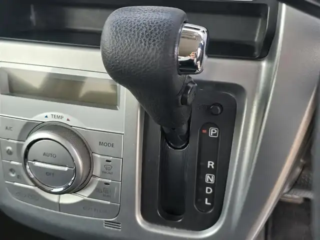スズキ ハスラー G 福岡県 2014(平26)年 12.4万km フェニックスレッドパール/ブルーイッシュブラックパール 社外メモリナビ（AVIC-ZH0009）/フルセグTV/衝突被害軽減ブレーキ/横滑り防止装置/アイドリングストップ/プッシュスタート/スマートキー×２/シートヒーター/フロアマット/純正ドアバイザー