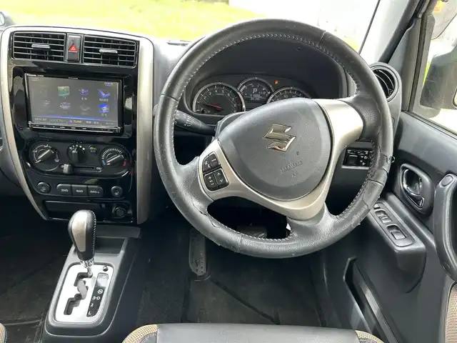 スズキ ジムニー ランドベンチャー 長崎県 2017(平29)年 8.5万km クールカーキPM ワンオーナー/社外メモリナビ/(CD/DVD/BT/フルセグ)/バックカメラ/レザーシート/シートヒーター/フォグランプ/マッドガード/ETC/ステアリングスイッチ/電動格納ミラー/ドアバイザー