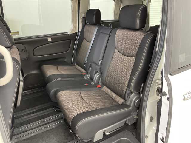 日産 セレナ ハイウェイスター Vセレ +Safty 道央・札幌 2015(平27)年 18.1万km ブリリアントホワイトパール ・整備費用高額のため　キャンセル車両　AA /・４WD/・エマージェンシーブレーキ/・純正ディーラーOPナビ/・DVD.CD.SD.Bluetooth/・フルセグ/バックカメラ/・両側パワースライドドア/・純正エンジンスターター/・クルーズコントロール/・ドライブレコーダー/・ビルトインETC/・LEDライト/オートライト/・スマートキー