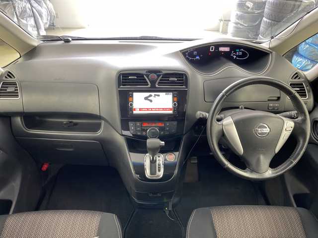 日産 セレナ ハイウェイスター Vセレ +Safty 道央・札幌 2015(平27)年 18.1万km ブリリアントホワイトパール ・整備費用高額のため　キャンセル車両　AA /・４WD/・エマージェンシーブレーキ/・純正ディーラーOPナビ/・DVD.CD.SD.Bluetooth/・フルセグ/バックカメラ/・両側パワースライドドア/・純正エンジンスターター/・クルーズコントロール/・ドライブレコーダー/・ビルトインETC/・LEDライト/オートライト/・スマートキー