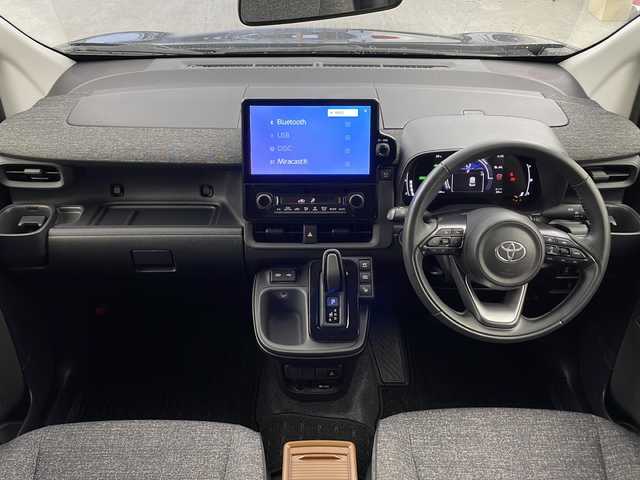 トヨタ シエンタ ハイブリッド Z 兵庫県 2022(令4)年 1.1万km ダークグレー ・純正10.5インチディスプレイナビ&CD&BT&USB&Miracast/・パノラミックビューモニター/・ビルトインETC/・スマートキー/・両側パワースライドドア/・トヨタセーフティセンス/・レーンディパーチャーアラート/・ブラインドスポットモニター/・プリクラッシュセーフティ/・トヨタチームメイト/・プロドライビングアシスト/・クリアランスソナー/・リアクロストラフィックアラート/・リアカメラディテクション/・パーキングサポートブレーキ/・ロードサインアシスト/・アドバンストパーク/・レーダークルーズコントロール/・オートマチックハイビーム/・ドアミラーヒーター/・AC100V電源/・LEDライト