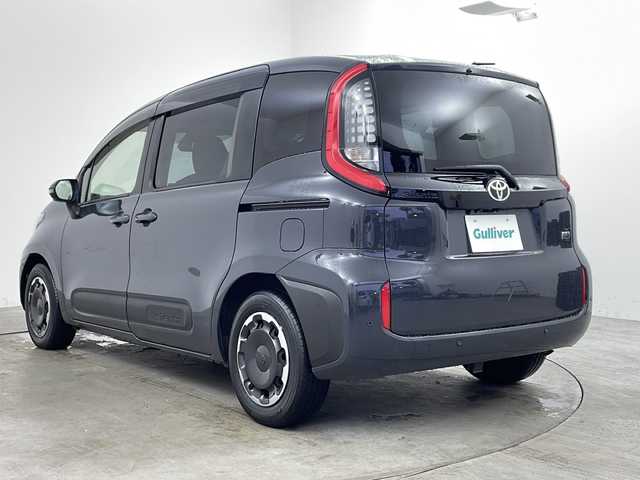 トヨタ シエンタ ハイブリッド Z 兵庫県 2022(令4)年 1.1万km ダークグレー ・純正10.5インチディスプレイナビ&CD&BT&USB&Miracast/・パノラミックビューモニター/・ビルトインETC/・スマートキー/・両側パワースライドドア/・トヨタセーフティセンス/・レーンディパーチャーアラート/・ブラインドスポットモニター/・プリクラッシュセーフティ/・トヨタチームメイト/・プロドライビングアシスト/・クリアランスソナー/・リアクロストラフィックアラート/・リアカメラディテクション/・パーキングサポートブレーキ/・ロードサインアシスト/・アドバンストパーク/・レーダークルーズコントロール/・オートマチックハイビーム/・ドアミラーヒーター/・AC100V電源/・LEDライト