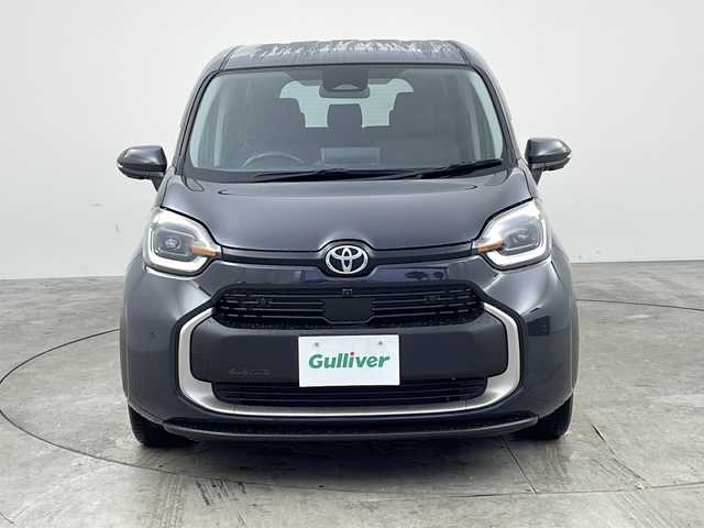 トヨタ シエンタ ハイブリッド Z 兵庫県 2022(令4)年 1.1万km ダークグレー ・純正10.5インチディスプレイナビ&CD&BT&USB&Miracast/・パノラミックビューモニター/・ビルトインETC/・スマートキー/・両側パワースライドドア/・トヨタセーフティセンス/・レーンディパーチャーアラート/・ブラインドスポットモニター/・プリクラッシュセーフティ/・トヨタチームメイト/・プロドライビングアシスト/・クリアランスソナー/・リアクロストラフィックアラート/・リアカメラディテクション/・パーキングサポートブレーキ/・ロードサインアシスト/・アドバンストパーク/・レーダークルーズコントロール/・オートマチックハイビーム/・ドアミラーヒーター/・AC100V電源/・LEDライト