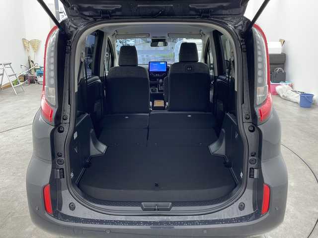 トヨタ シエンタ ハイブリッド Z 兵庫県 2022(令4)年 1.1万km ダークグレー ・純正10.5インチディスプレイナビ&CD&BT&USB&Miracast/・パノラミックビューモニター/・ビルトインETC/・スマートキー/・両側パワースライドドア/・トヨタセーフティセンス/・レーンディパーチャーアラート/・ブラインドスポットモニター/・プリクラッシュセーフティ/・トヨタチームメイト/・プロドライビングアシスト/・クリアランスソナー/・リアクロストラフィックアラート/・リアカメラディテクション/・パーキングサポートブレーキ/・ロードサインアシスト/・アドバンストパーク/・レーダークルーズコントロール/・オートマチックハイビーム/・ドアミラーヒーター/・AC100V電源/・LEDライト