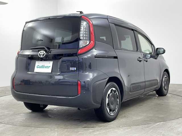 トヨタ シエンタ ハイブリッド Z 兵庫県 2022(令4)年 1.1万km ダークグレー ・純正10.5インチディスプレイナビ&CD&BT&USB&Miracast/・パノラミックビューモニター/・ビルトインETC/・スマートキー/・両側パワースライドドア/・トヨタセーフティセンス/・レーンディパーチャーアラート/・ブラインドスポットモニター/・プリクラッシュセーフティ/・トヨタチームメイト/・プロドライビングアシスト/・クリアランスソナー/・リアクロストラフィックアラート/・リアカメラディテクション/・パーキングサポートブレーキ/・ロードサインアシスト/・アドバンストパーク/・レーダークルーズコントロール/・オートマチックハイビーム/・ドアミラーヒーター/・AC100V電源/・LEDライト