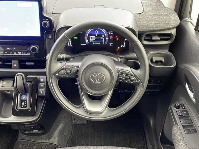 トヨタ シエンタ ハイブリッド Z 兵庫県 2022(令4)年 1.1万km ダークグレー ・純正10.5インチディスプレイナビ&CD&BT&USB&Miracast/・パノラミックビューモニター/・ビルトインETC/・スマートキー/・両側パワースライドドア/・トヨタセーフティセンス/・レーンディパーチャーアラート/・ブラインドスポットモニター/・プリクラッシュセーフティ/・トヨタチームメイト/・プロドライビングアシスト/・クリアランスソナー/・リアクロストラフィックアラート/・リアカメラディテクション/・パーキングサポートブレーキ/・ロードサインアシスト/・アドバンストパーク/・レーダークルーズコントロール/・オートマチックハイビーム/・ドアミラーヒーター/・AC100V電源/・LEDライト