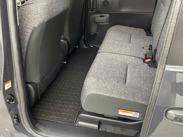 トヨタ シエンタ ハイブリッド Z 兵庫県 2022(令4)年 1.1万km ダークグレー ・純正10.5インチディスプレイナビ&CD&BT&USB&Miracast/・パノラミックビューモニター/・ビルトインETC/・スマートキー/・両側パワースライドドア/・トヨタセーフティセンス/・レーンディパーチャーアラート/・ブラインドスポットモニター/・プリクラッシュセーフティ/・トヨタチームメイト/・プロドライビングアシスト/・クリアランスソナー/・リアクロストラフィックアラート/・リアカメラディテクション/・パーキングサポートブレーキ/・ロードサインアシスト/・アドバンストパーク/・レーダークルーズコントロール/・オートマチックハイビーム/・ドアミラーヒーター/・AC100V電源/・LEDライト