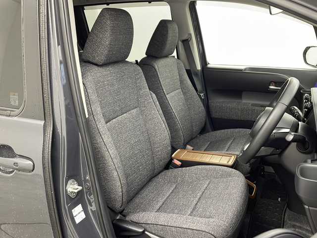 トヨタ シエンタ ハイブリッド Z 兵庫県 2022(令4)年 1.1万km ダークグレー ・純正10.5インチディスプレイナビ&CD&BT&USB&Miracast/・パノラミックビューモニター/・ビルトインETC/・スマートキー/・両側パワースライドドア/・トヨタセーフティセンス/・レーンディパーチャーアラート/・ブラインドスポットモニター/・プリクラッシュセーフティ/・トヨタチームメイト/・プロドライビングアシスト/・クリアランスソナー/・リアクロストラフィックアラート/・リアカメラディテクション/・パーキングサポートブレーキ/・ロードサインアシスト/・アドバンストパーク/・レーダークルーズコントロール/・オートマチックハイビーム/・ドアミラーヒーター/・AC100V電源/・LEDライト