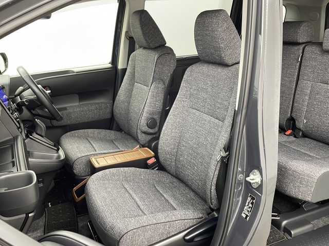 トヨタ シエンタ ハイブリッド Z 兵庫県 2022(令4)年 1.1万km ダークグレー ・純正10.5インチディスプレイナビ&CD&BT&USB&Miracast/・パノラミックビューモニター/・ビルトインETC/・スマートキー/・両側パワースライドドア/・トヨタセーフティセンス/・レーンディパーチャーアラート/・ブラインドスポットモニター/・プリクラッシュセーフティ/・トヨタチームメイト/・プロドライビングアシスト/・クリアランスソナー/・リアクロストラフィックアラート/・リアカメラディテクション/・パーキングサポートブレーキ/・ロードサインアシスト/・アドバンストパーク/・レーダークルーズコントロール/・オートマチックハイビーム/・ドアミラーヒーター/・AC100V電源/・LEDライト