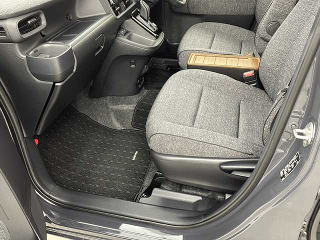 トヨタ シエンタ ハイブリッド Z 兵庫県 2022(令4)年 1.1万km ダークグレー ・純正10.5インチディスプレイナビ&CD&BT&USB&Miracast/・パノラミックビューモニター/・ビルトインETC/・スマートキー/・両側パワースライドドア/・トヨタセーフティセンス/・レーンディパーチャーアラート/・ブラインドスポットモニター/・プリクラッシュセーフティ/・トヨタチームメイト/・プロドライビングアシスト/・クリアランスソナー/・リアクロストラフィックアラート/・リアカメラディテクション/・パーキングサポートブレーキ/・ロードサインアシスト/・アドバンストパーク/・レーダークルーズコントロール/・オートマチックハイビーム/・ドアミラーヒーター/・AC100V電源/・LEDライト