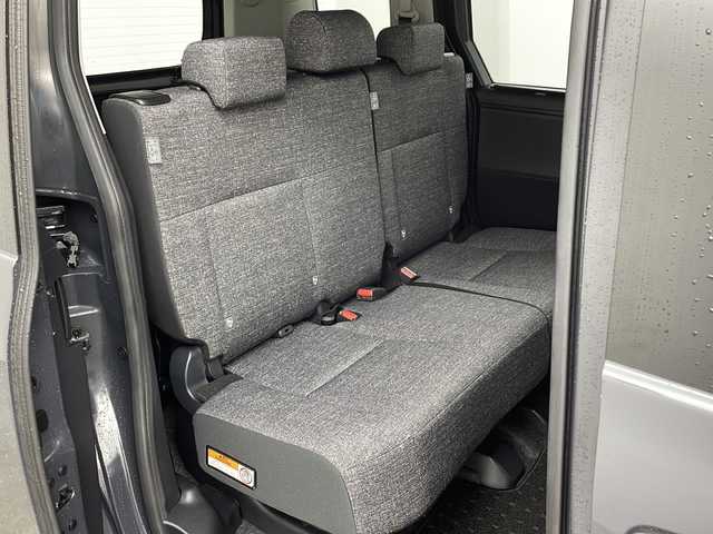 トヨタ シエンタ ハイブリッド Z 兵庫県 2022(令4)年 1.1万km ダークグレー ・純正10.5インチディスプレイナビ&CD&BT&USB&Miracast/・パノラミックビューモニター/・ビルトインETC/・スマートキー/・両側パワースライドドア/・トヨタセーフティセンス/・レーンディパーチャーアラート/・ブラインドスポットモニター/・プリクラッシュセーフティ/・トヨタチームメイト/・プロドライビングアシスト/・クリアランスソナー/・リアクロストラフィックアラート/・リアカメラディテクション/・パーキングサポートブレーキ/・ロードサインアシスト/・アドバンストパーク/・レーダークルーズコントロール/・オートマチックハイビーム/・ドアミラーヒーター/・AC100V電源/・LEDライト