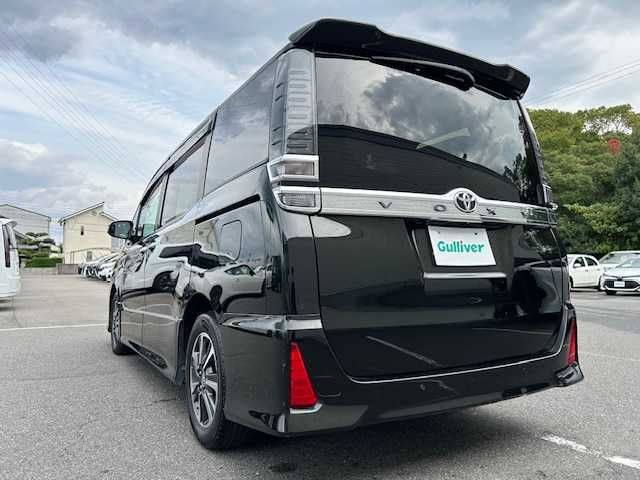 トヨタ ヴォクシー ZS 煌Ⅲ 大阪府 2021(令3)年 6.1万km イナズマスパーキングブラックガラスフレーク １０インチナビ　/フルセグ　/Ｂｌｕｅｔｏｏｔｈ　/バックカメラ　/フリップダウンモニター　/両側パワースライドドア　/ＨＤＭＩ　/クルーズコントロール　/前後ドラレコ　/前後コーナーセンサー　/ＥＴＣ　/フロアーマット