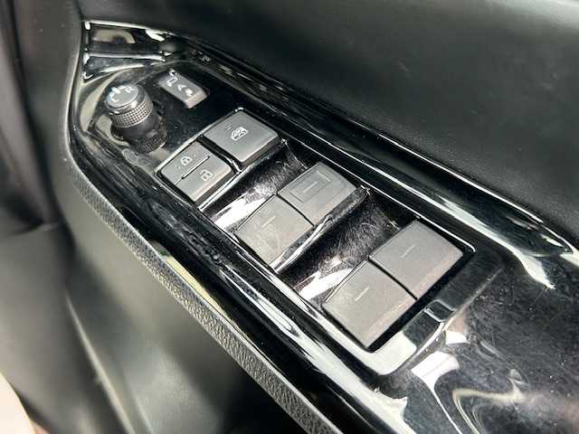 トヨタ ヴォクシー ZS 煌Ⅲ 大阪府 2021(令3)年 6.1万km イナズマスパーキングブラックガラスフレーク １０インチナビ　/フルセグ　/Ｂｌｕｅｔｏｏｔｈ　/バックカメラ　/フリップダウンモニター　/両側パワースライドドア　/ＨＤＭＩ　/クルーズコントロール　/前後ドラレコ　/前後コーナーセンサー　/ＥＴＣ　/フロアーマット