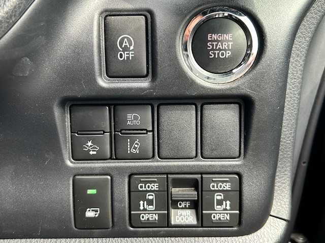 トヨタ ヴォクシー ZS 煌Ⅲ 大阪府 2021(令3)年 6.1万km イナズマスパーキングブラックガラスフレーク １０インチナビ　/フルセグ　/Ｂｌｕｅｔｏｏｔｈ　/バックカメラ　/フリップダウンモニター　/両側パワースライドドア　/ＨＤＭＩ　/クルーズコントロール　/前後ドラレコ　/前後コーナーセンサー　/ＥＴＣ　/フロアーマット