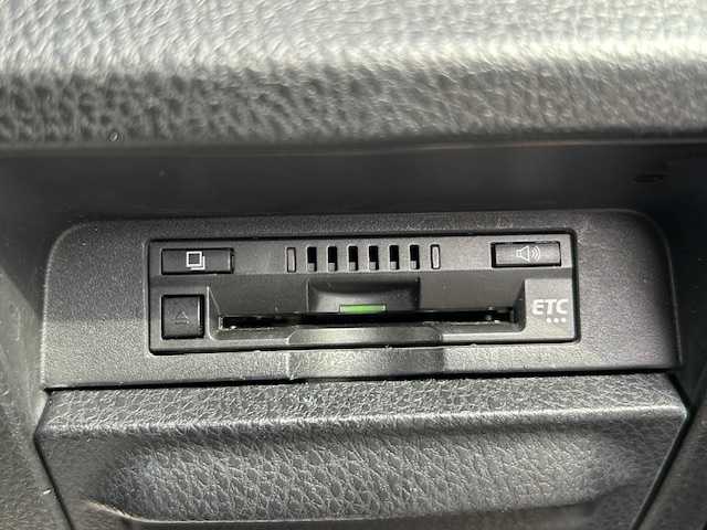 トヨタ ヴォクシー ZS 煌Ⅲ 大阪府 2021(令3)年 6.1万km イナズマスパーキングブラックガラスフレーク １０インチナビ　/フルセグ　/Ｂｌｕｅｔｏｏｔｈ　/バックカメラ　/フリップダウンモニター　/両側パワースライドドア　/ＨＤＭＩ　/クルーズコントロール　/前後ドラレコ　/前後コーナーセンサー　/ＥＴＣ　/フロアーマット