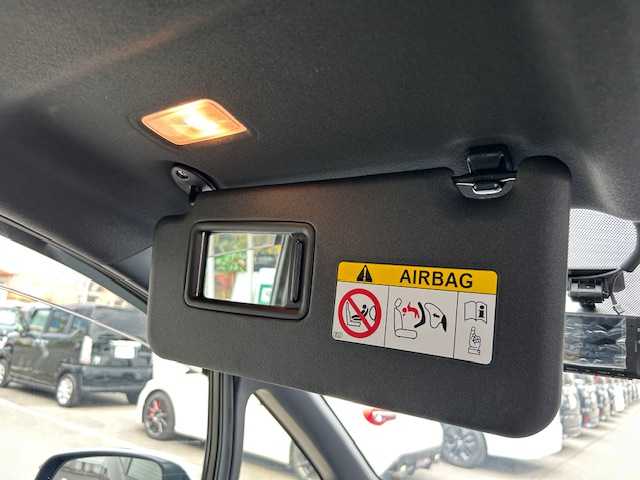 トヨタ ヴォクシー ZS 煌Ⅲ 大阪府 2021(令3)年 6.1万km イナズマスパーキングブラックガラスフレーク １０インチナビ　/フルセグ　/Ｂｌｕｅｔｏｏｔｈ　/バックカメラ　/フリップダウンモニター　/両側パワースライドドア　/ＨＤＭＩ　/クルーズコントロール　/前後ドラレコ　/前後コーナーセンサー　/ＥＴＣ　/フロアーマット