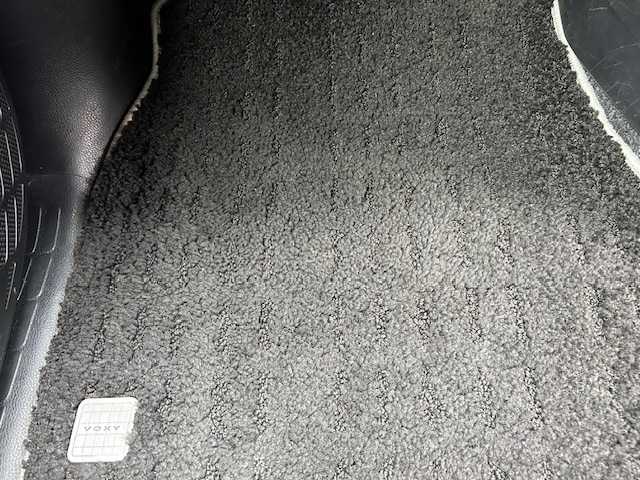 トヨタ ヴォクシー ZS 煌Ⅲ 大阪府 2021(令3)年 6.1万km イナズマスパーキングブラックガラスフレーク １０インチナビ　/フルセグ　/Ｂｌｕｅｔｏｏｔｈ　/バックカメラ　/フリップダウンモニター　/両側パワースライドドア　/ＨＤＭＩ　/クルーズコントロール　/前後ドラレコ　/前後コーナーセンサー　/ＥＴＣ　/フロアーマット