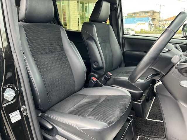 トヨタ ヴォクシー ZS 煌Ⅲ 大阪府 2021(令3)年 6.1万km イナズマスパーキングブラックガラスフレーク １０インチナビ　/フルセグ　/Ｂｌｕｅｔｏｏｔｈ　/バックカメラ　/フリップダウンモニター　/両側パワースライドドア　/ＨＤＭＩ　/クルーズコントロール　/前後ドラレコ　/前後コーナーセンサー　/ＥＴＣ　/フロアーマット