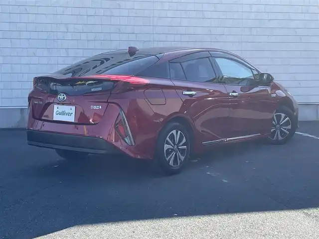 トヨタ プリウス ＰＨＶ A プレミアム 愛知県 2018(平30)年 3万km エモーショナルレッド ・純正11.6インチTコネクトメモリーナビ/・フルセグテレビ/・Bluetooth/USB/AUX接続機能/・ETC2.0/・本革シート/・パワーシート（運転席）/・純正フロアマット/・純正15インチアルミホイール/・純正LEDヘッドライト/・オートマチックハイビーム/・ヘッドアップディスプレイ/・衝突軽減ブレーキ/・レーンキープアシスト/・ブラインドスポットモニター/・アダプティブクルーズコントロール/・パーキングアシスト/・純正ドライブレコーダー