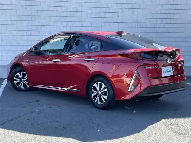 トヨタ プリウス ＰＨＶ A プレミアム 愛知県 2018(平30)年 3万km エモーショナルレッド ・純正11.6インチTコネクトメモリーナビ/・フルセグテレビ/・Bluetooth/USB/AUX接続機能/・ETC2.0/・本革シート/・パワーシート（運転席）/・純正フロアマット/・純正15インチアルミホイール/・純正LEDヘッドライト/・オートマチックハイビーム/・ヘッドアップディスプレイ/・衝突軽減ブレーキ/・レーンキープアシスト/・ブラインドスポットモニター/・アダプティブクルーズコントロール/・パーキングアシスト/・純正ドライブレコーダー