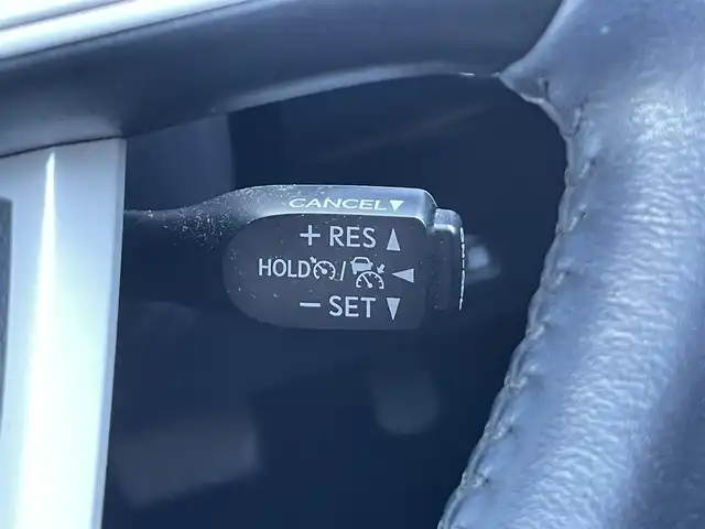 トヨタ プリウス ＰＨＶ A プレミアム 愛知県 2018(平30)年 3万km エモーショナルレッド ・純正11.6インチTコネクトメモリーナビ/・フルセグテレビ/・Bluetooth/USB/AUX接続機能/・ETC2.0/・本革シート/・パワーシート（運転席）/・純正フロアマット/・純正15インチアルミホイール/・純正LEDヘッドライト/・オートマチックハイビーム/・ヘッドアップディスプレイ/・衝突軽減ブレーキ/・レーンキープアシスト/・ブラインドスポットモニター/・アダプティブクルーズコントロール/・パーキングアシスト/・純正ドライブレコーダー