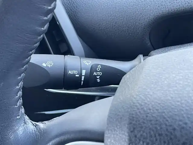 トヨタ プリウス ＰＨＶ A プレミアム 愛知県 2018(平30)年 3万km エモーショナルレッド ・純正11.6インチTコネクトメモリーナビ/・フルセグテレビ/・Bluetooth/USB/AUX接続機能/・ETC2.0/・本革シート/・パワーシート（運転席）/・純正フロアマット/・純正15インチアルミホイール/・純正LEDヘッドライト/・オートマチックハイビーム/・ヘッドアップディスプレイ/・衝突軽減ブレーキ/・レーンキープアシスト/・ブラインドスポットモニター/・アダプティブクルーズコントロール/・パーキングアシスト/・純正ドライブレコーダー