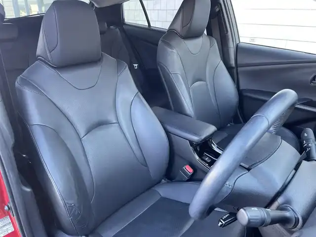 トヨタ プリウス ＰＨＶ A プレミアム 愛知県 2018(平30)年 3万km エモーショナルレッド ・純正11.6インチTコネクトメモリーナビ/・フルセグテレビ/・Bluetooth/USB/AUX接続機能/・ETC2.0/・本革シート/・パワーシート（運転席）/・純正フロアマット/・純正15インチアルミホイール/・純正LEDヘッドライト/・オートマチックハイビーム/・ヘッドアップディスプレイ/・衝突軽減ブレーキ/・レーンキープアシスト/・ブラインドスポットモニター/・アダプティブクルーズコントロール/・パーキングアシスト/・純正ドライブレコーダー