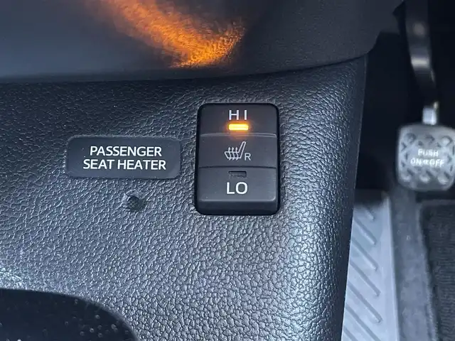 トヨタ プリウス ＰＨＶ A プレミアム 愛知県 2018(平30)年 3万km エモーショナルレッド ・純正11.6インチTコネクトメモリーナビ/・フルセグテレビ/・Bluetooth/USB/AUX接続機能/・ETC2.0/・本革シート/・パワーシート（運転席）/・純正フロアマット/・純正15インチアルミホイール/・純正LEDヘッドライト/・オートマチックハイビーム/・ヘッドアップディスプレイ/・衝突軽減ブレーキ/・レーンキープアシスト/・ブラインドスポットモニター/・アダプティブクルーズコントロール/・パーキングアシスト/・純正ドライブレコーダー