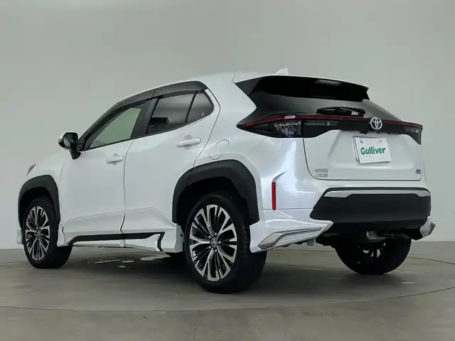 トヨタ ヤリスクロス ハイブリッド Z 鹿児島県 2023(令5)年 1万km プラチナホワイトパールマイカ トヨタセーフティーセンス　/・PCS/・LTA/・BSM/・RCTA/・クリアランスソナー/・ACC/・RSA/モデリスタエアロ　/全方位カメラ　/純正ディスプレイオーディオ　/ＥＴＣ２．０　/前後ドラレコ　/電子パーキング　/・ブレーキホールド　/ハーフレザーシート　/・パワーシート　/・シートヒーター/・ハンドルヒーター/革巻きステアリング/・チルトステアリング/・ステアリングスイッチ/プッシュスタート/・スマートキー/LEDライト/・オートライト/・フォグライト/純正フロアマット/ドアバイザー/電動格納ウィンカーミラー/保証書