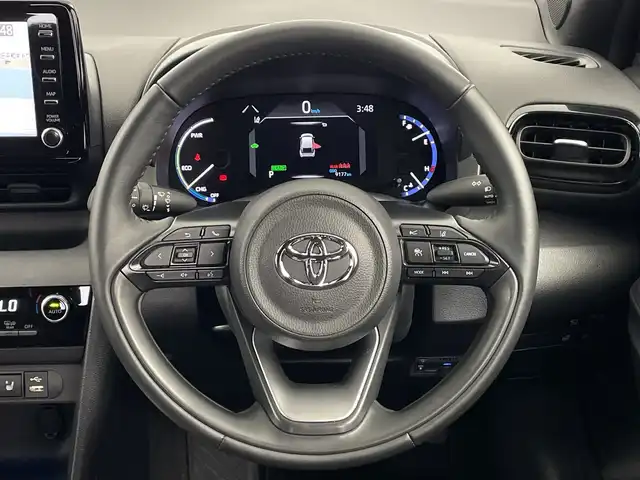 トヨタ ヤリスクロス ハイブリッド Z 鹿児島県 2023(令5)年 1万km プラチナホワイトパールマイカ トヨタセーフティーセンス　/・PCS/・LTA/・BSM/・RCTA/・クリアランスソナー/・ACC/・RSA/モデリスタエアロ　/全方位カメラ　/純正ディスプレイオーディオ　/ＥＴＣ２．０　/前後ドラレコ　/電子パーキング　/・ブレーキホールド　/ハーフレザーシート　/・パワーシート　/・シートヒーター/・ハンドルヒーター/革巻きステアリング/・チルトステアリング/・ステアリングスイッチ/プッシュスタート/・スマートキー/LEDライト/・オートライト/・フォグライト/純正フロアマット/ドアバイザー/電動格納ウィンカーミラー/保証書