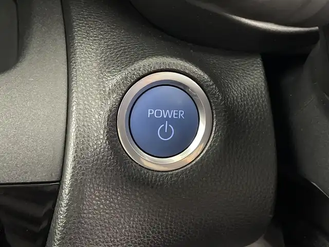 トヨタ ヤリスクロス ハイブリッド Z 鹿児島県 2023(令5)年 1万km プラチナホワイトパールマイカ トヨタセーフティーセンス　/・PCS/・LTA/・BSM/・RCTA/・クリアランスソナー/・ACC/・RSA/モデリスタエアロ　/全方位カメラ　/純正ディスプレイオーディオ　/ＥＴＣ２．０　/前後ドラレコ　/電子パーキング　/・ブレーキホールド　/ハーフレザーシート　/・パワーシート　/・シートヒーター/・ハンドルヒーター/革巻きステアリング/・チルトステアリング/・ステアリングスイッチ/プッシュスタート/・スマートキー/LEDライト/・オートライト/・フォグライト/純正フロアマット/ドアバイザー/電動格納ウィンカーミラー/保証書