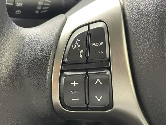 スズキ スペーシア カスタム Z 埼玉県 2017(平29)年 8.8万km ブリスクブルーメタリック/ブラック2トーンルーフ 禁煙車　純正ナビ　Ｂｌｕｅｔｏｏｔｈ　バックカメラ　シートヒーター　ドライブレコーダー　オートライト　ＨＩＤヘッドライト　スマートキー　スペアキー　プッシュスタート　片側パワースライドドア　ＥＴＣ