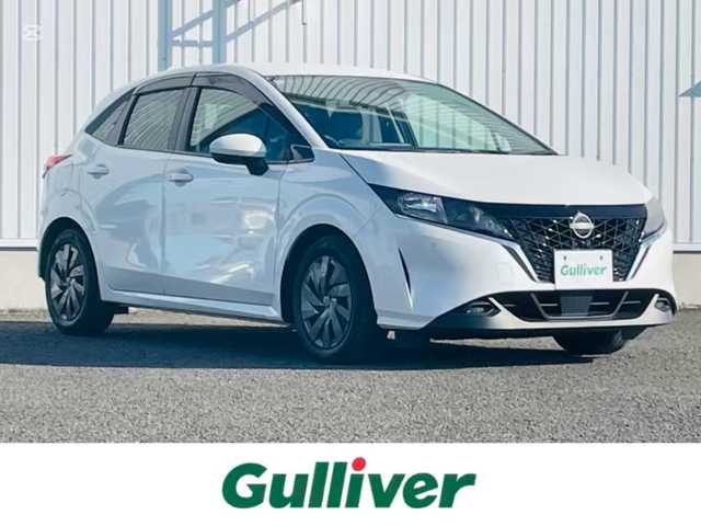日産 ノート S 熊本県 2021(令3)年 5.1万km ピュアホワイトパール 純正ディスプレイオーディオ/・AM/FM/USB/BT/アラウンドビューモニター/インテリジェントエマージェンシーブレーキ/踏み間違い防止アシスト/車線逸脱警報/後側方支援/ハイビームアシスト/標識検知機能/インテリジェントルームミラー/ETC/純正フロアマット/電動格納ミラー/ウインカーミラー/プッシュスタート/スマートキー