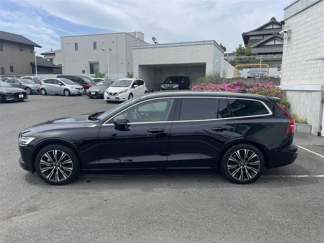 ボルボ ボルボ Ｖ６０ アルティメット B4 神奈川県 2024(令6)年 1.5万km オニキスブラックP 1オーナー/パノラマガラスサンルーフ/Bowers&Wilkinプレミアムサウンド/純正センターディスプレイ/・Googleマップ/・AppleCarplay/AndrodAuto/・YouTube/・全方位カメラ/ナッパレザーシート/・前席パワーシート/・全席シートヒーター/ステアリングヒーター/ワイヤレススマホ充電/電動リアゲート/運転支援システム/・パイロットアシスト/・レーンキーピングエイド/・アクティブハイビーム/スマートキーX2