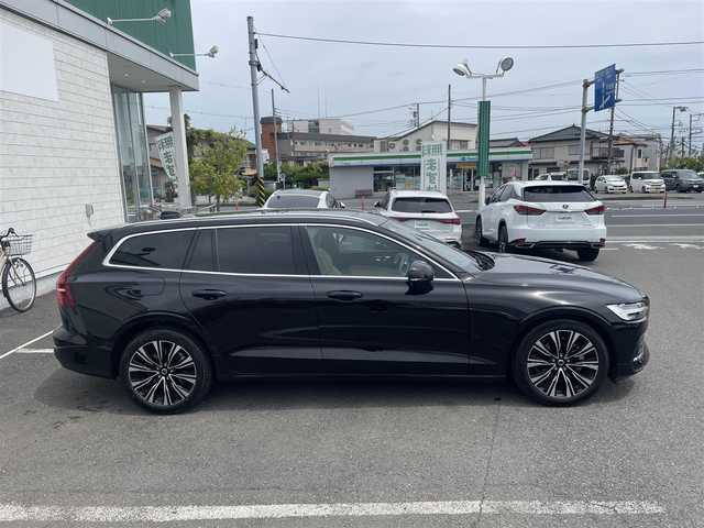 ボルボ ボルボ Ｖ６０ アルティメット B4 神奈川県 2024(令6)年 1.5万km オニキスブラックP 1オーナー/パノラマガラスサンルーフ/Bowers&Wilkinプレミアムサウンド/純正センターディスプレイ/・Googleマップ/・AppleCarplay/AndrodAuto/・YouTube/・全方位カメラ/ナッパレザーシート/・前席パワーシート/・全席シートヒーター/ステアリングヒーター/ワイヤレススマホ充電/電動リアゲート/運転支援システム/・パイロットアシスト/・レーンキーピングエイド/・アクティブハイビーム/スマートキーX2